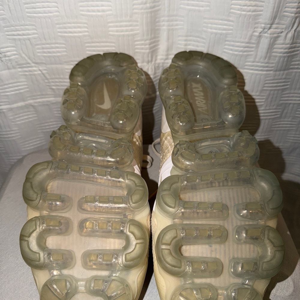 Women's 10/ men's 8.5 Nike Cream Air VaporMax Flyknit Shoes - Picture 9 of 15